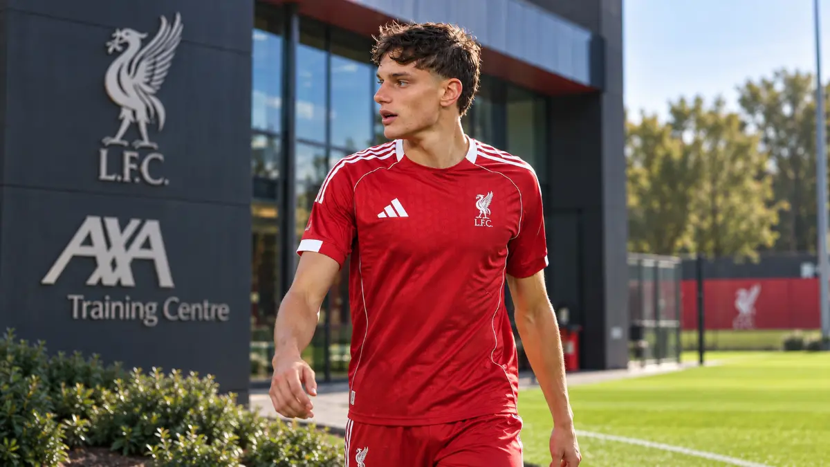 Giovanni Leoni expected to return to full training at Liverpool after international break