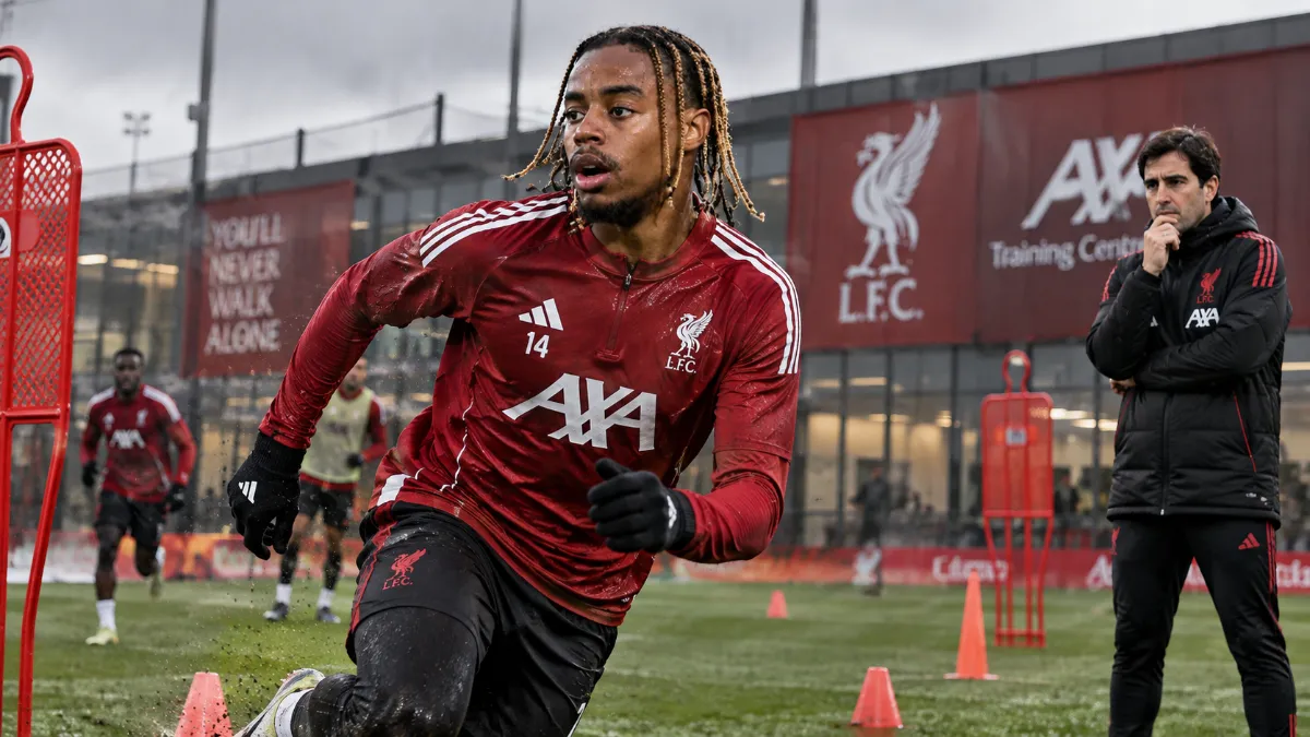 Liverpool prepares Bradley Barcola for striker role