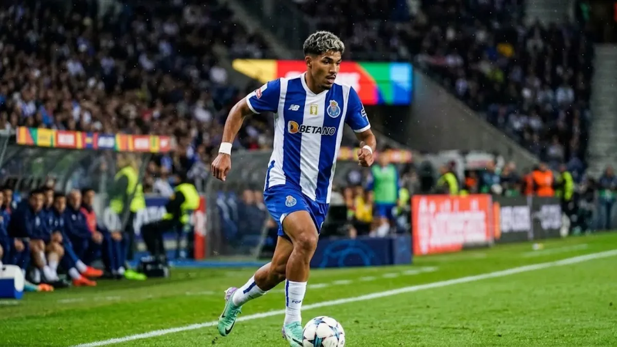 Liverpool maintain interest in Porto winger William Gomes
