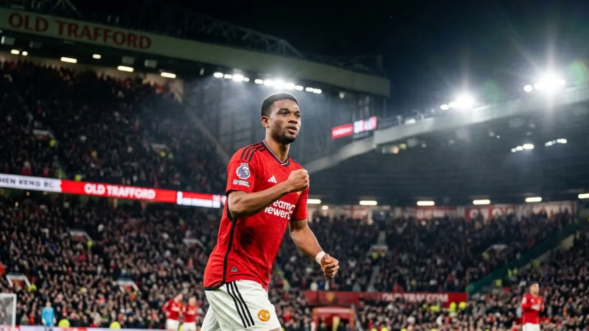 Fans celebrate Amad Diallo's return ahead of Manchester United's clash with Tottenham