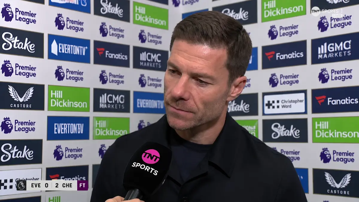 Xabi Alonso provides update on Emiliano Martinez's injury status