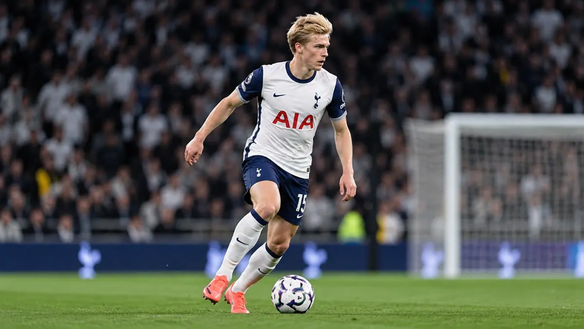 Barcelona monitors Lucas Bergvall from Tottenham
