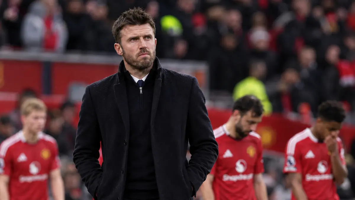 Manchester United keep faith in Michael Carrick after tense 48 hours