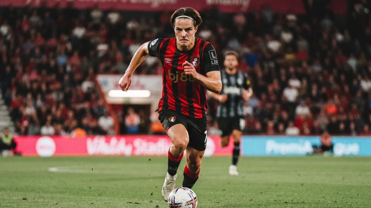 Chelsea are ready to pay £100 million for Alex Scott: why the midfielder's strong qualities justify the price tag