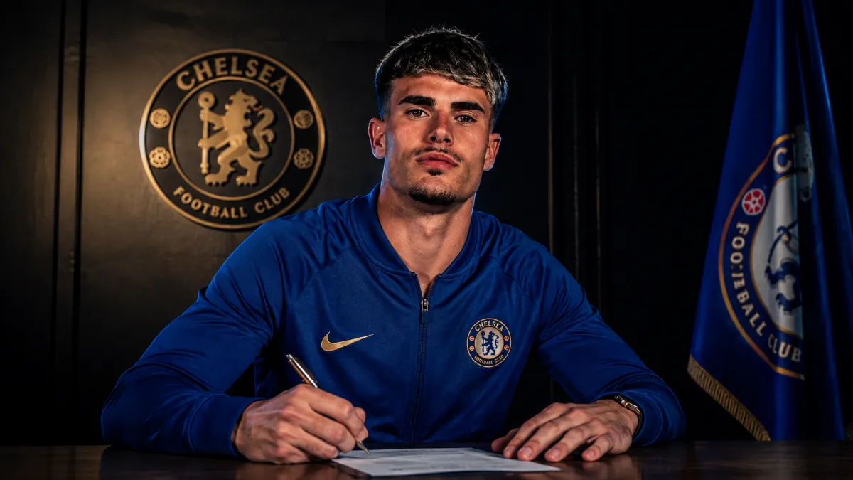 Pep Chavarria officially joins Chelsea