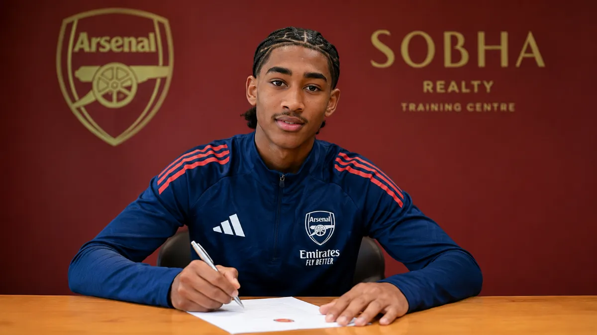 Arsenal sign Marley Salmon to his first professional contract