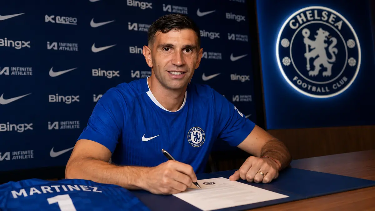Chelsea signs Emiliano Martinez from Aston Villa for £7.5 million