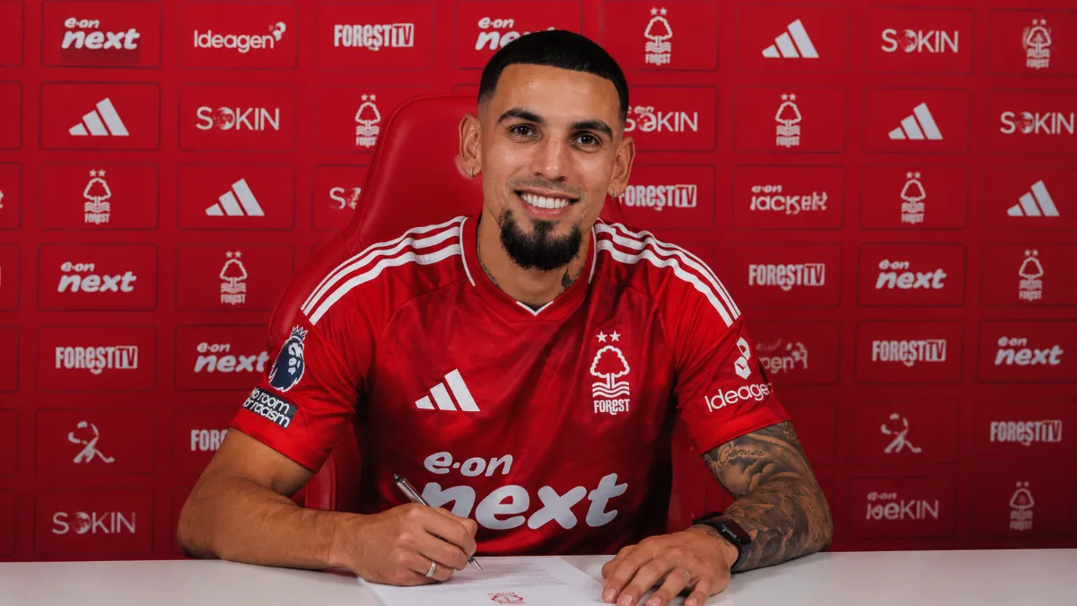 Nottingham Forest officially sign Daniel Munoz for £22 million