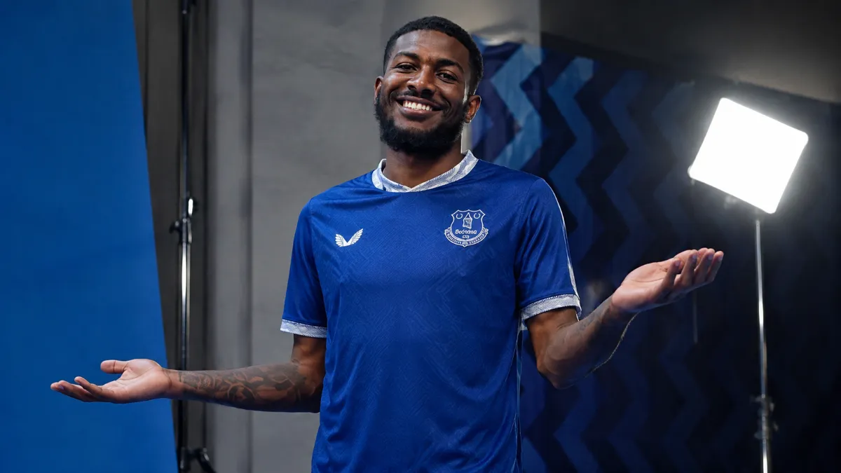 Everton sign former Arsenal player Ainsley Maitland-Niles
