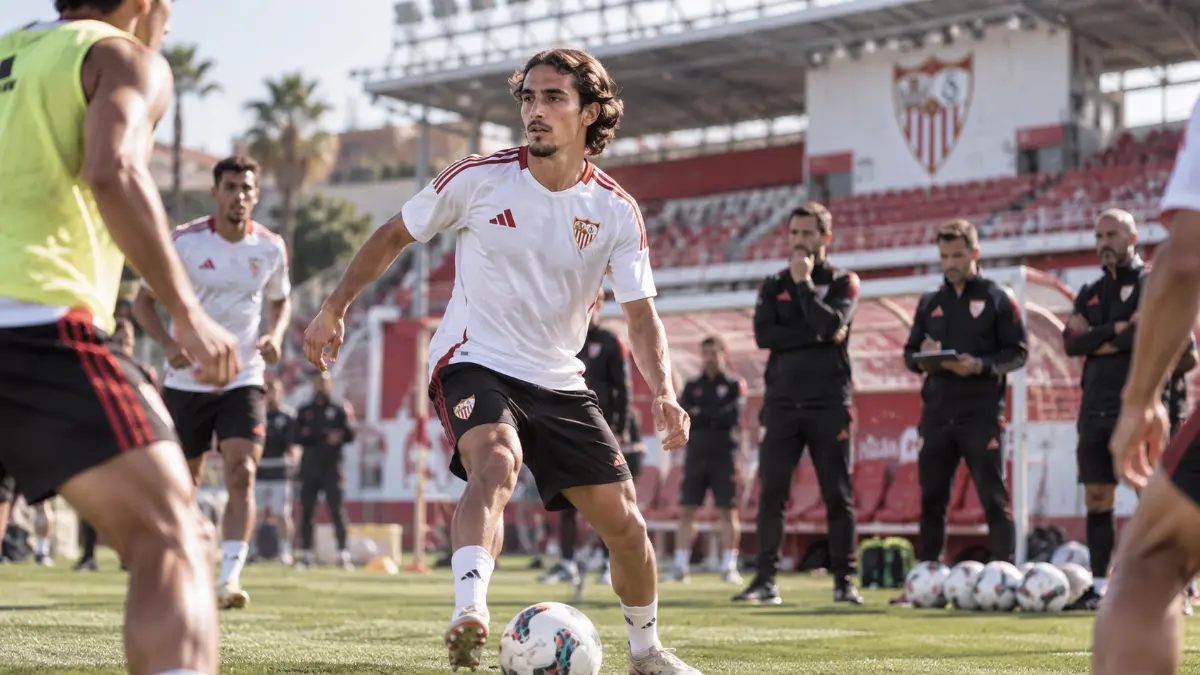 Chelsea are tracking 18-year-old Sevilla midfielder Nico Gillen